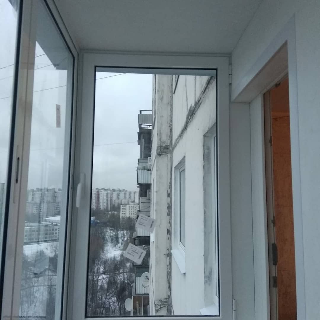 Окна Rehau Geneo на балконе - фото 7